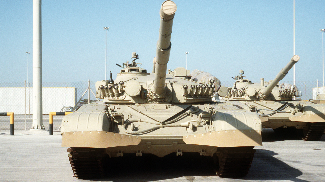 Kuvaiti M-84AB tankok. Forrás: Wikipédia