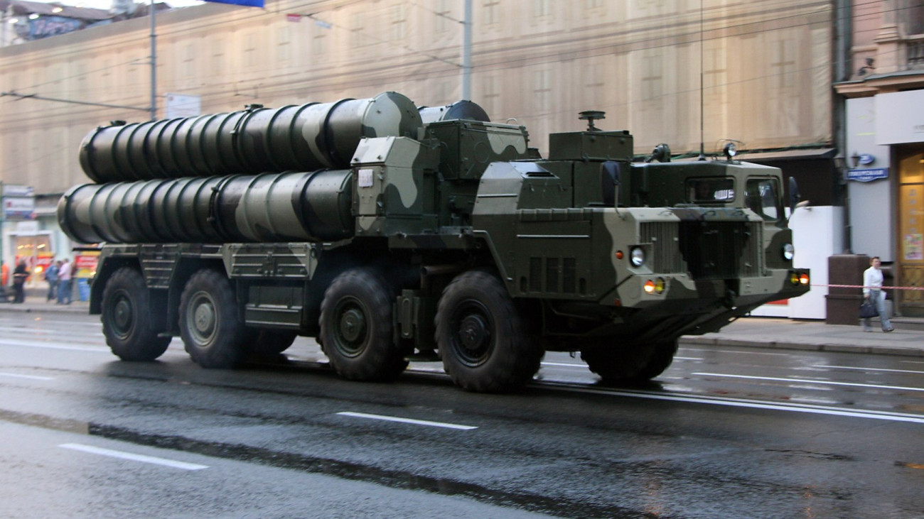 Sz-300 orosz légvédelmi- rakétarendszer. Forrás: Wikipédia