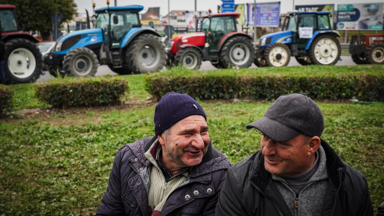 Az Európai Unió mezőgazdasági politikája ellen tüntető olasz parasztgazdák a dél-olaszországi Santa Maria Capua Veterében 2024. február 5-én.