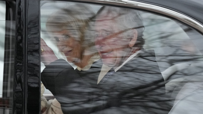 A rákbeteg király és Katalin hercegnő is ott volt a 75. születésnapon