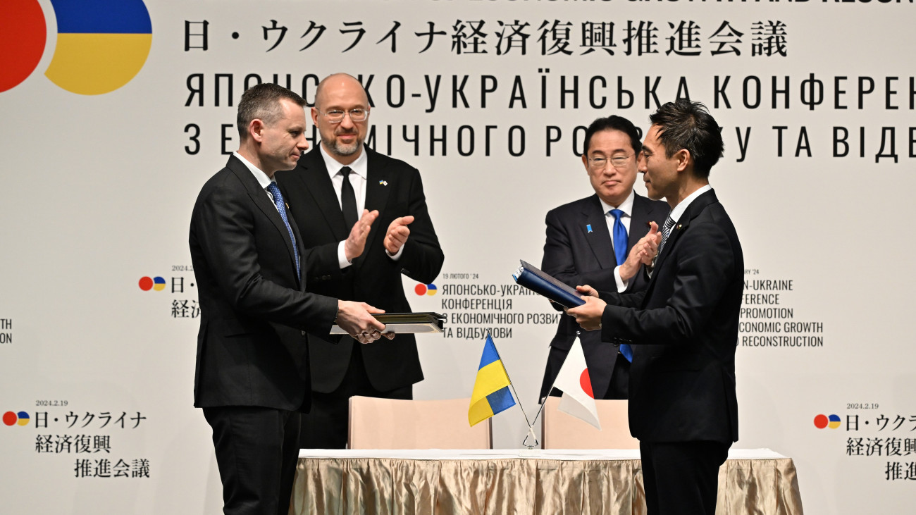 TOKYO, JAPAN - FEBRUARY 19: (----EDITORIAL USE ONLY - MANDATORY CREDIT - KAZUHIRO NOGI / POOL / AFP - NO MARKETING NO ADVERTISING CAMPAIGNS - DISTRIBUTED AS A SERVICE TO CLIENTS----) Ukraines Prime Minister Denys Shmyhal (2nd L) and Japanese Prime Minister Fumio Kishida (2nd R) attend a memorandum of cooperation exchange ceremony during the Japan-Ukraine Conference for Promotion of Economic Growth and Reconstruction at Keidanren Kaikan in Tokyo on February 19, 2024. (Photo by Kazuhiro NOGI / POOL / AFP/Anadolu via Getty Images)