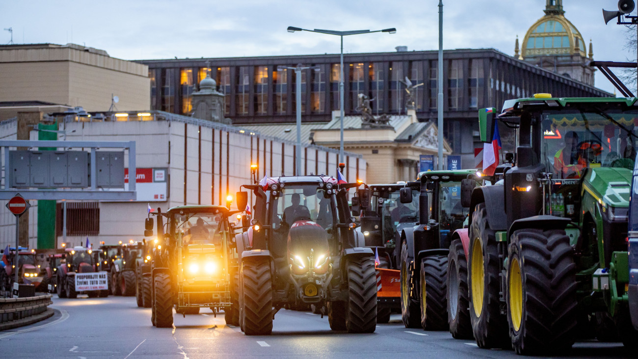 Prága, 2024. február 19.Cseh gazdák tüntetnek az Európai Unió mezőgazdasági politikája ellen Prágában 2024. február 19-én.