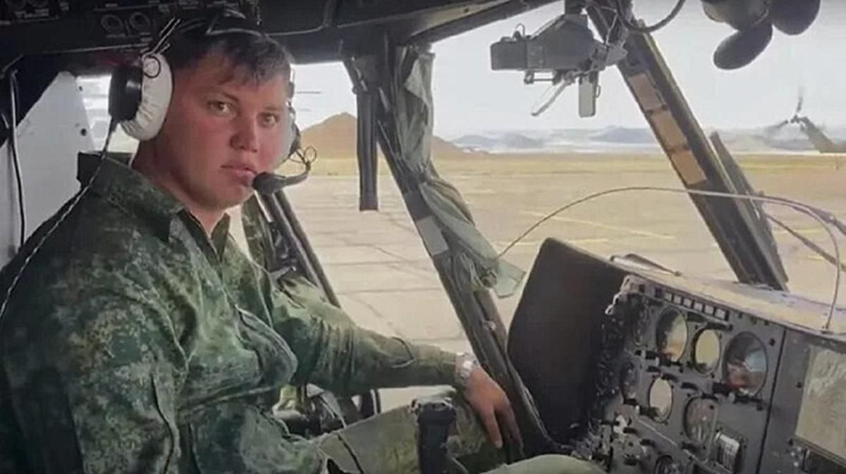 Maxim Kuzminov orosz helikopterpilóta, aki tavaly augusztusban gépével átszökött az ukránokhoz. Tettérét hazájában árulónak bélyegezték. Forrás: X / Trollstoy