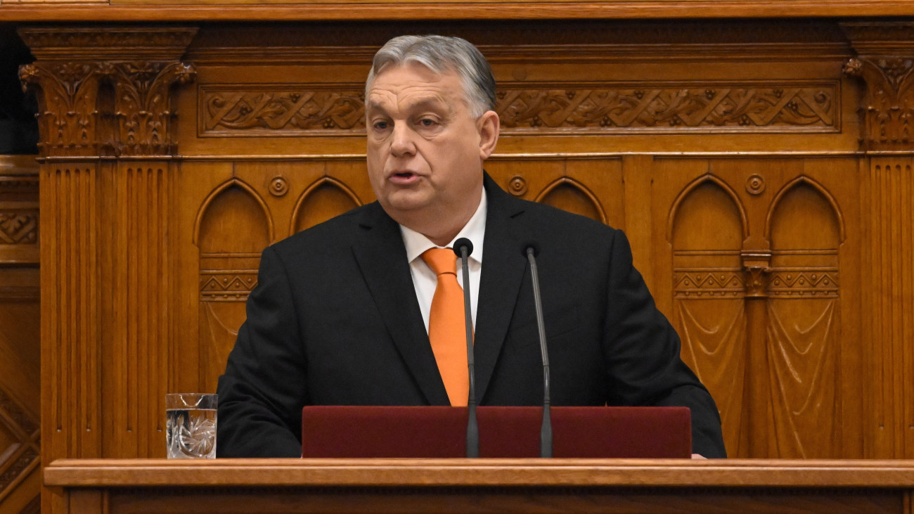 Orbán Viktor a parlamentben: sűrű nap áll előttünk