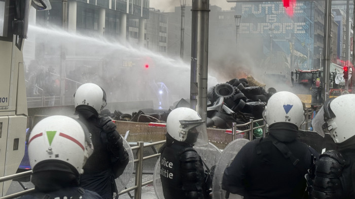 Összecsapások Brüsszel utcáin, megbénult a város - videók