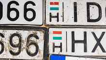 Van egy rengeteg autóst érintő, költséges probléma a régi magyar rendszámokkal