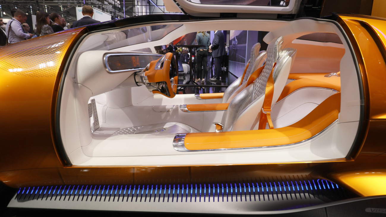 Az elektromos meghajtású Mercedes-Benz Vision One-Eleven tanulmányautó a müncheni Nemzeközi Autószalonon (IAA) 2023. szeptember 4-én, az esemény nyitónapján.