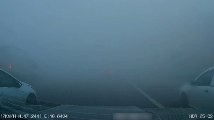 Ilyen volt az M7-es tömegbaleset ködjébe belehajtani és meglátni az álló kocsikat - videó