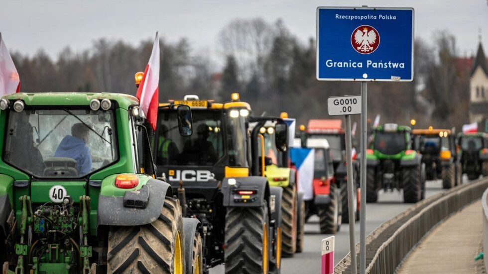 Lengyel gazdák a litván határon tüntetnek. Forrás: X/Nexta