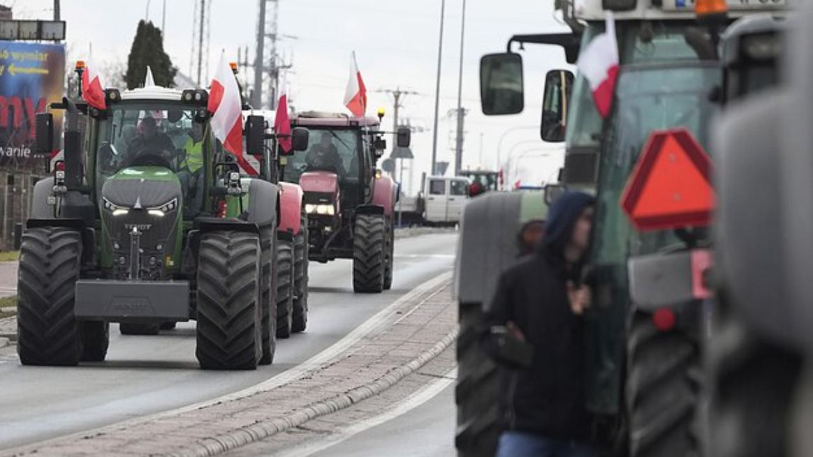 Lengyel gazdák a litván határon tüntetnek. Forrás: X/Nexta