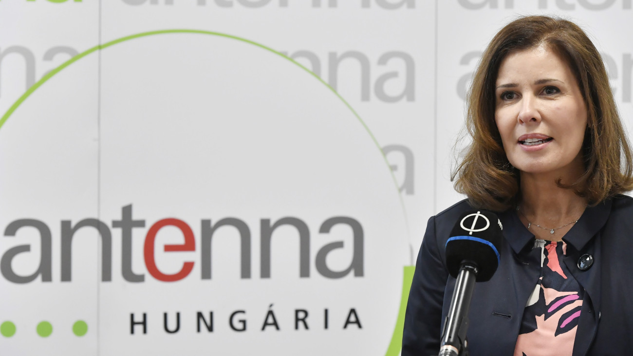 Papp-Gerlei Gyöngyvér, az Antenna Hungária Zrt. operatív vezérigazgató-helyettese beszél a magyar rádiózás napja alkalmából az Országos Mikrohullámú Központ Széchenyi-hegyi épületében tartott rendezvényen 2023. november 30-án.
