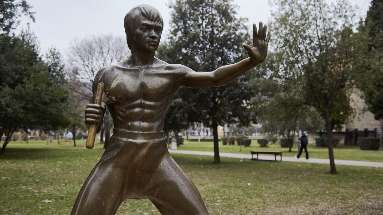 MOSTAR, BOSNIA AND HERZEGOVINA - JANUARY 10: A statue of American actor Bruce Lee is seen on a park on January 10, 2021 in Mostar, Bosnia and Herzegovina. The statue created by sculptor Ivan Fijoli is seen as a symbol of unification for the divided city. (Photo by Pierre Crom/Getty Images)