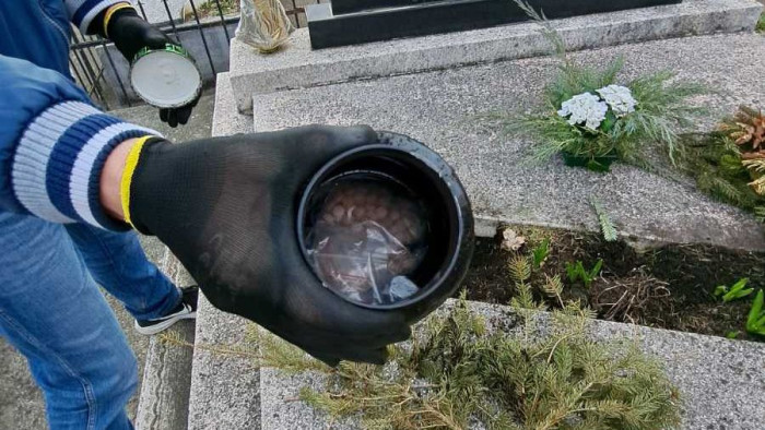 Droglerakat a temetőben - az apa nyughelyét használták kábítószer-rejtekhelyként