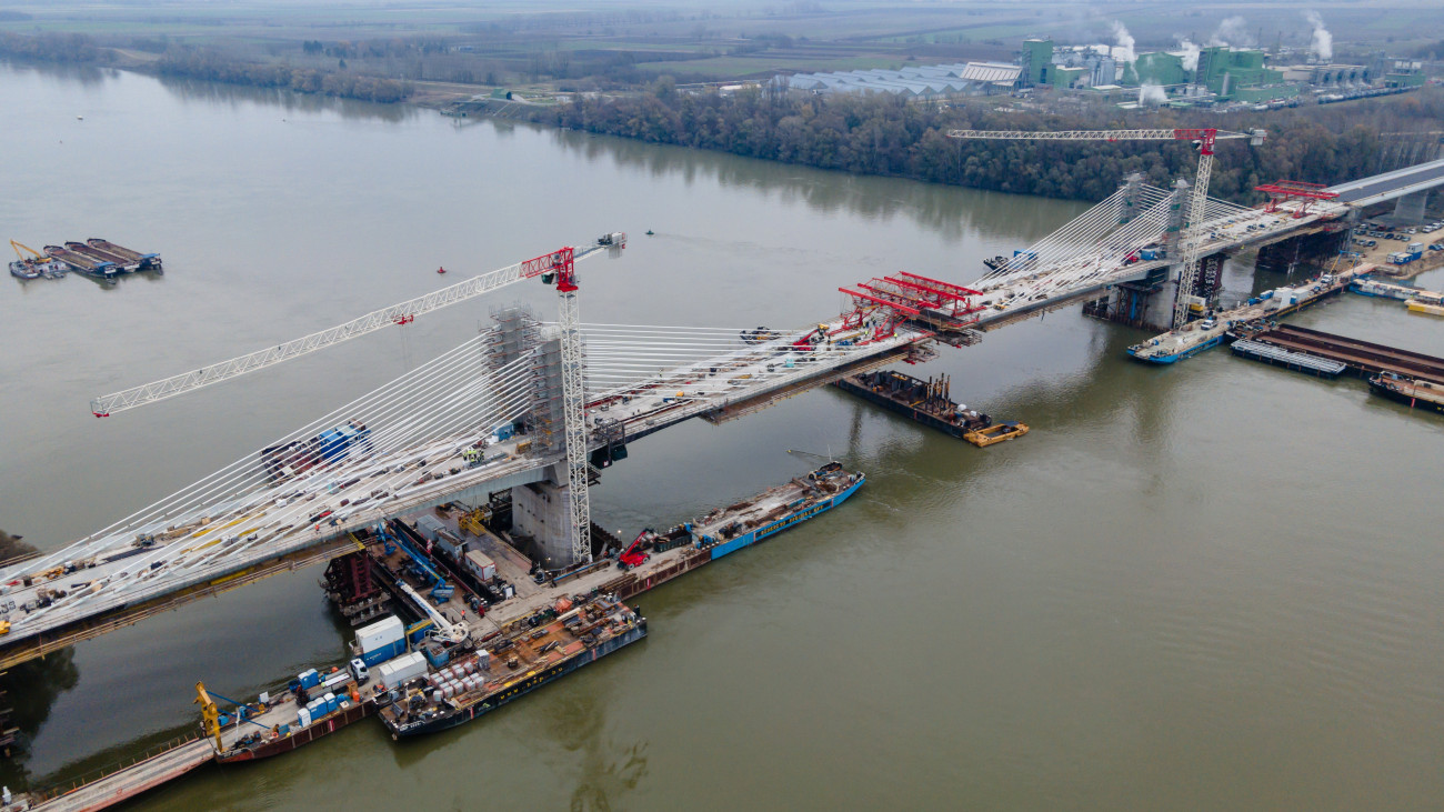 Átgurult a hordó a legújabb hazai Duna-hídon