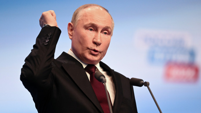 Putyin: gondolkodnunk kell azon, kivel tárgyaljunk majd a békekötésről
