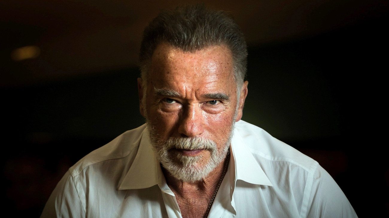 A „géppé válás” útján: kés alá feküdt Arnold Schwarzenegger