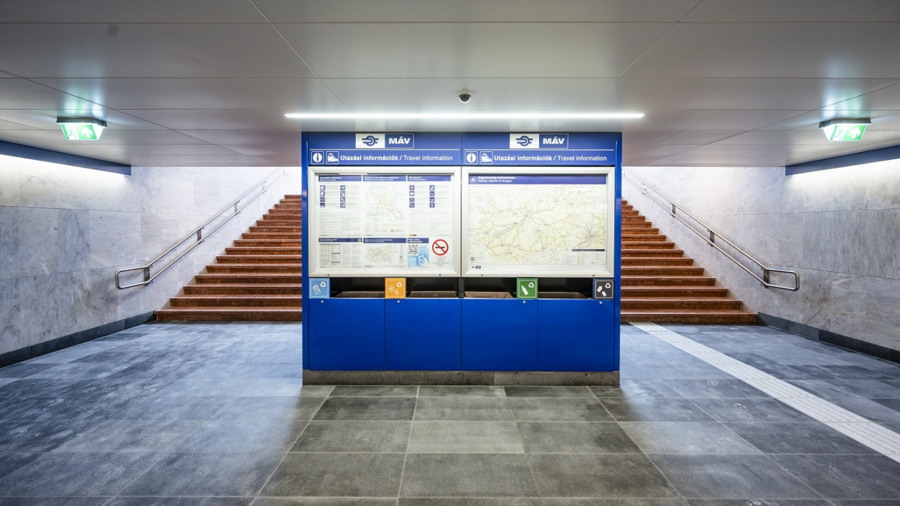 Megújult a Nyugati pályaudvaron keresztaluljáró. Forrás: mavcsoport