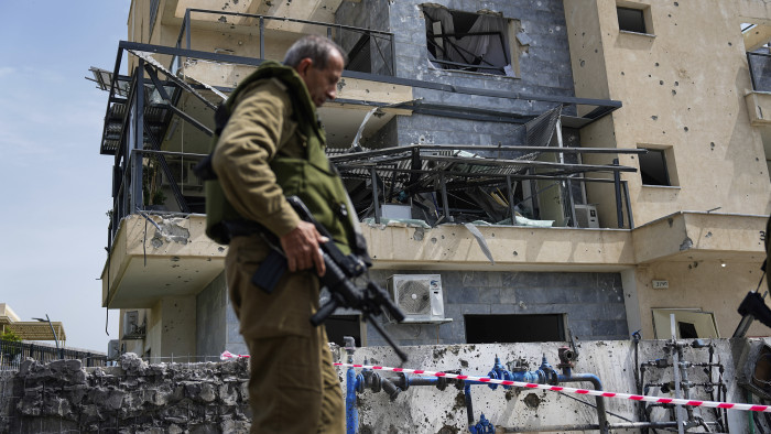 Izraeli–palesztin konfliktus: késes merénylet, rengeteg halott