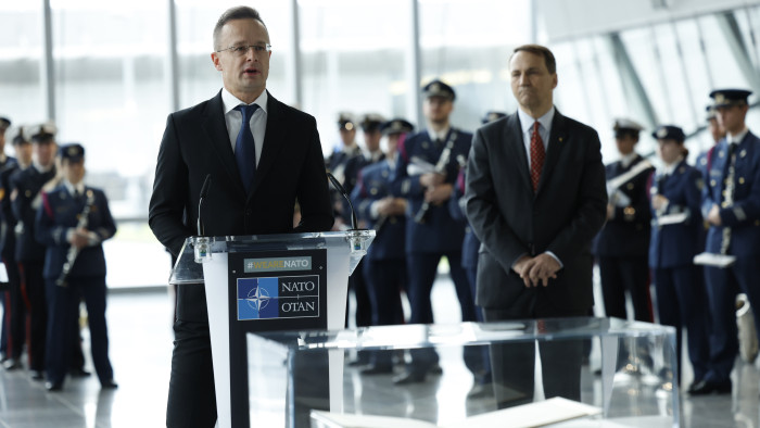 Szijjártó Péter a NATO-csúcson: stratégiát kell váltani