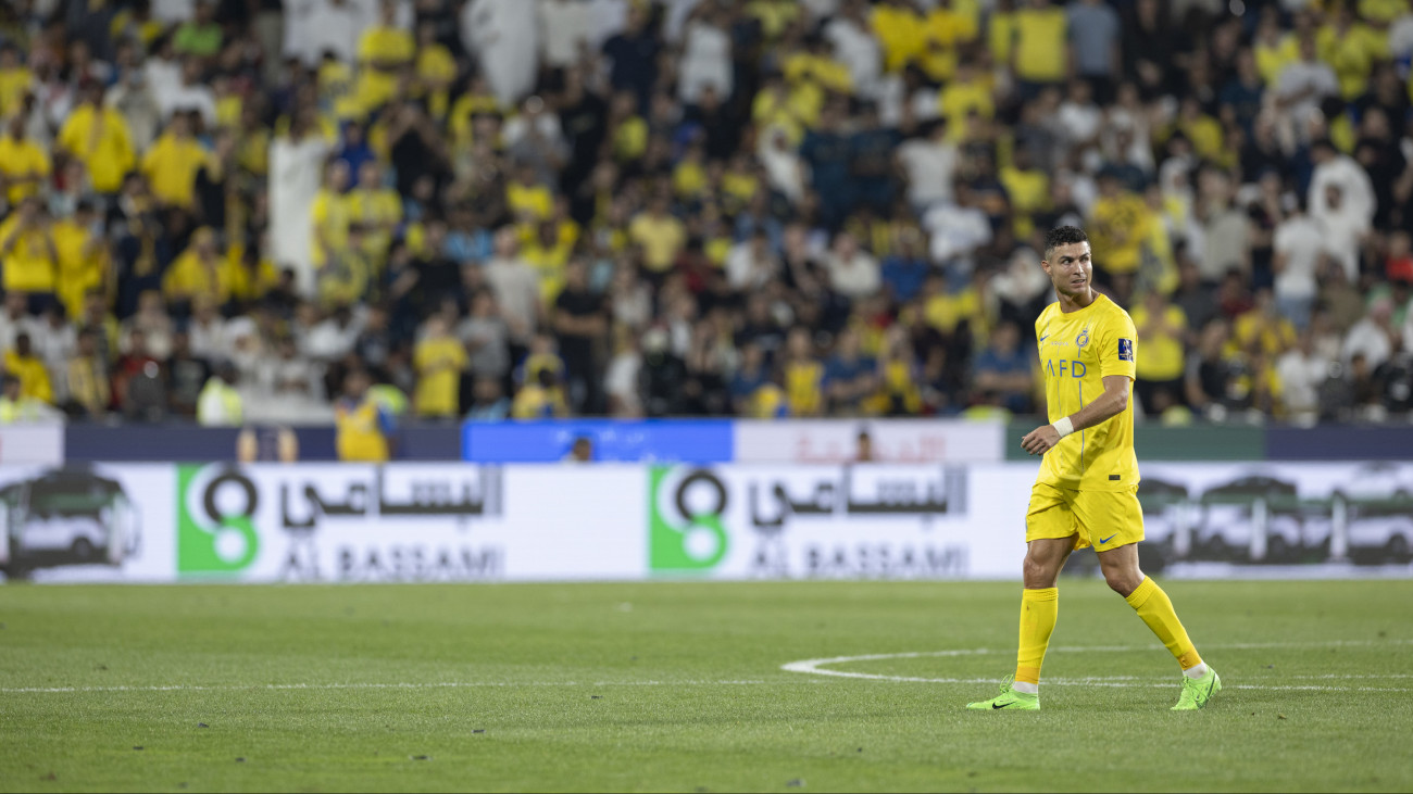 ABU DHABI, UNITED ARAB EMIRATES - APRIL 08: Cristiano Ronaldo of Al Nasr leaves the field after being sent off during the Saudi Super Cup between Al Hilal and Al Nassr at Mohammed Bin Zayed Stadium on April 08, 2024 in Abu Dhabi, United Arab Emirates. (Photo by Neville Hopwood/Getty Images)