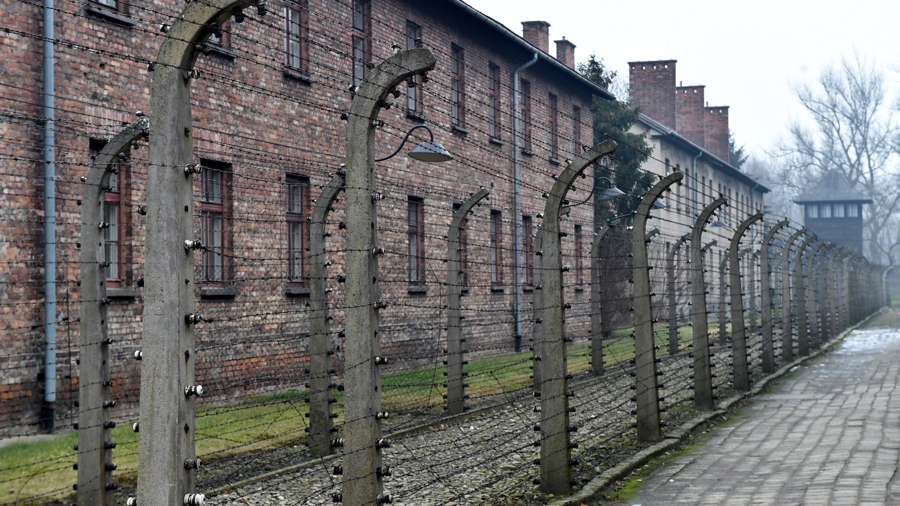 Száz évnél is régebben létesítették az első koncentrációs táborokat – ma van a felszabadulásuk napja