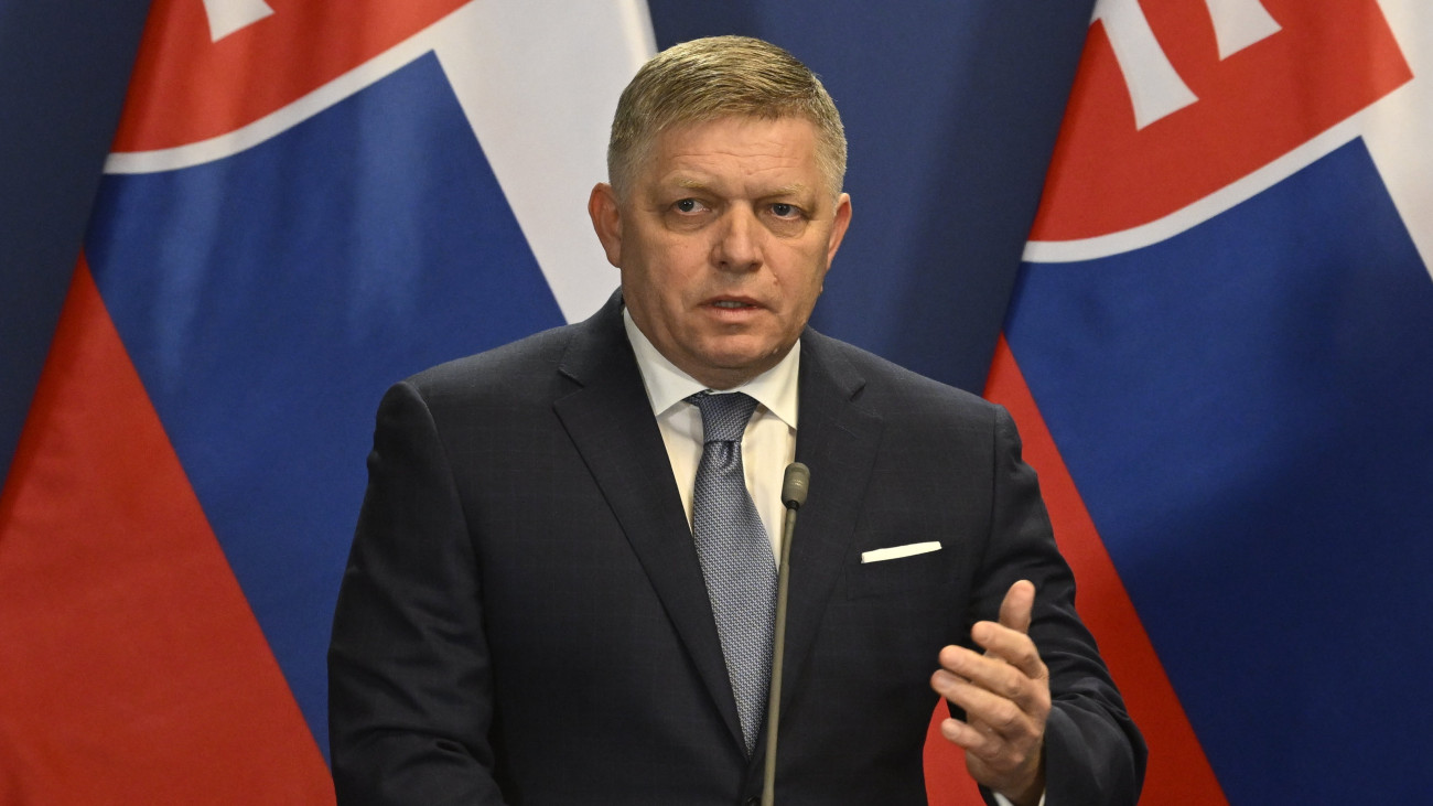 Továbbra is súlyos a tegnap meglőtt szlovák miniszterelnök állapota – a nap hírei