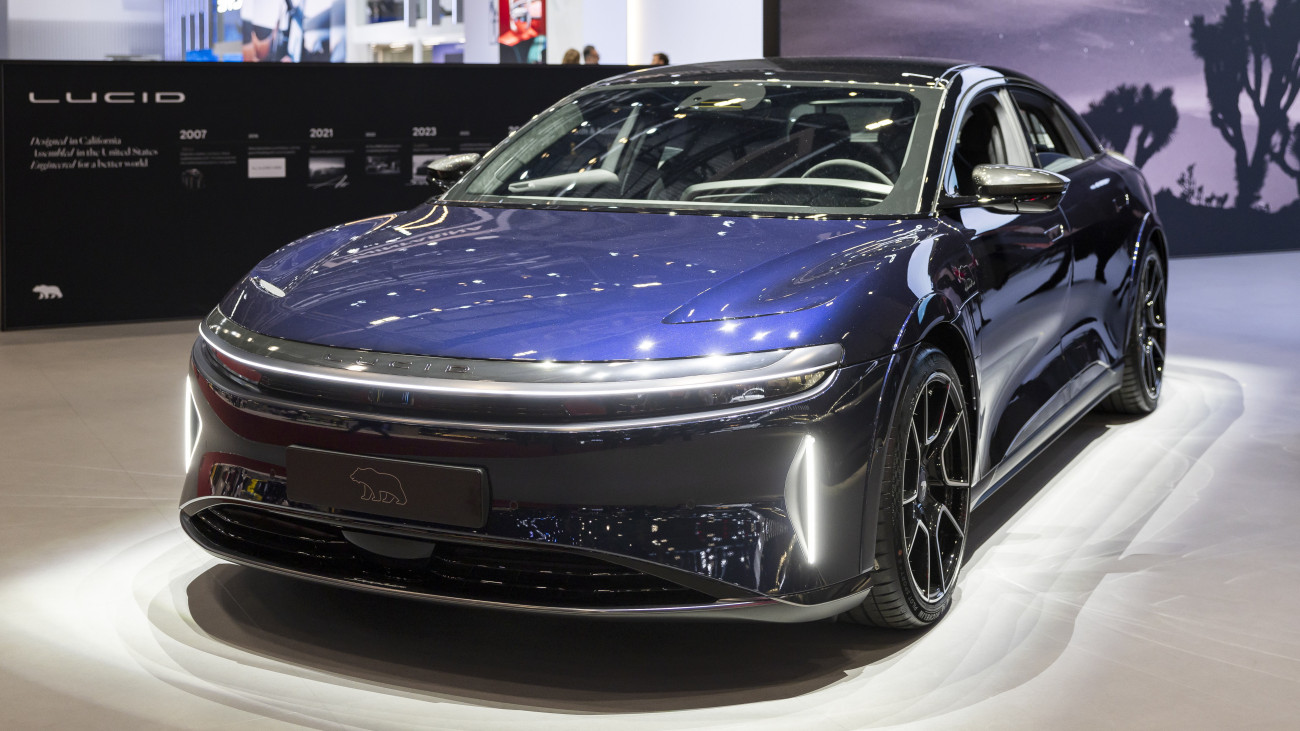 Bemutatják az új Lucid Air Sapphire elektromos autót a 91. Genfi Nemzetközi Autószalon sajtónapján, 2024. február 26-án.