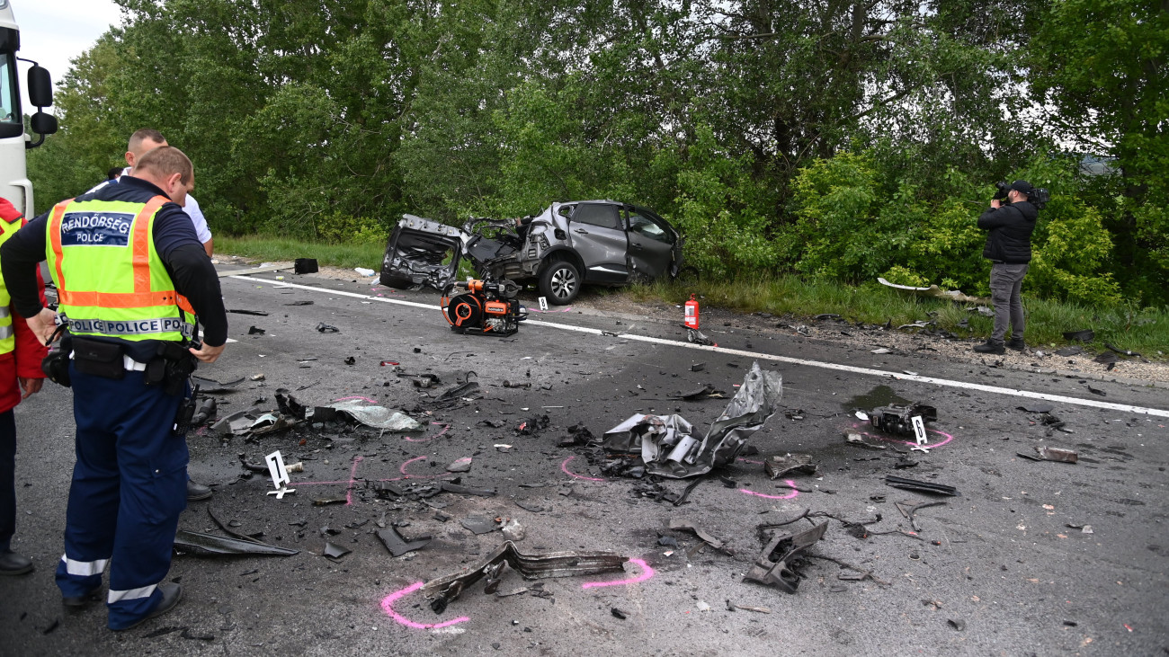 Drámai fényképek az M2-es autóúton történt balesetről