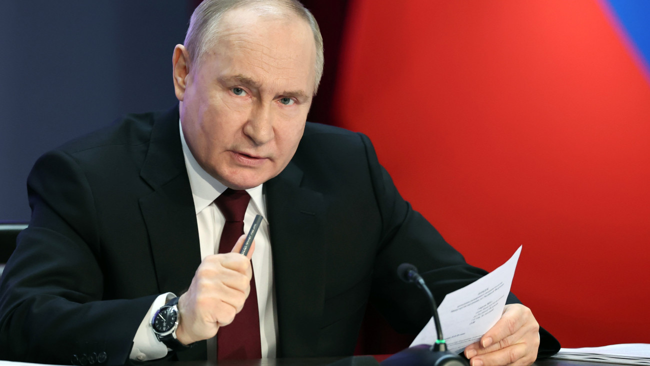 Vlagyimir Putyin orosz elnök a belügyminisztérium vezetőségének kibővített ülésén Moszkvában 2024. április 2-án.