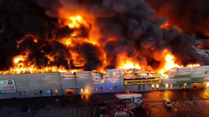 Leégett egy nagy lengyel bevásárlóközpont - videó