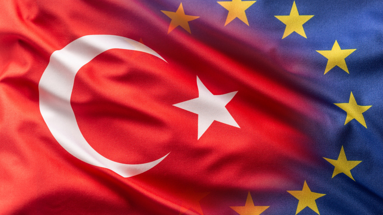 Osztrák külügyminiszter: merő ábránd Törökország uniós tagsága
