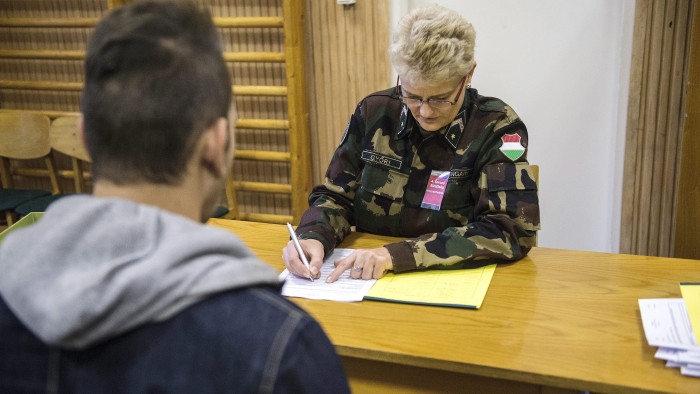 Csiki Varga Tamás: logikus lenne a sorkötelezettség visszaállítása Európában, de van pár akadály