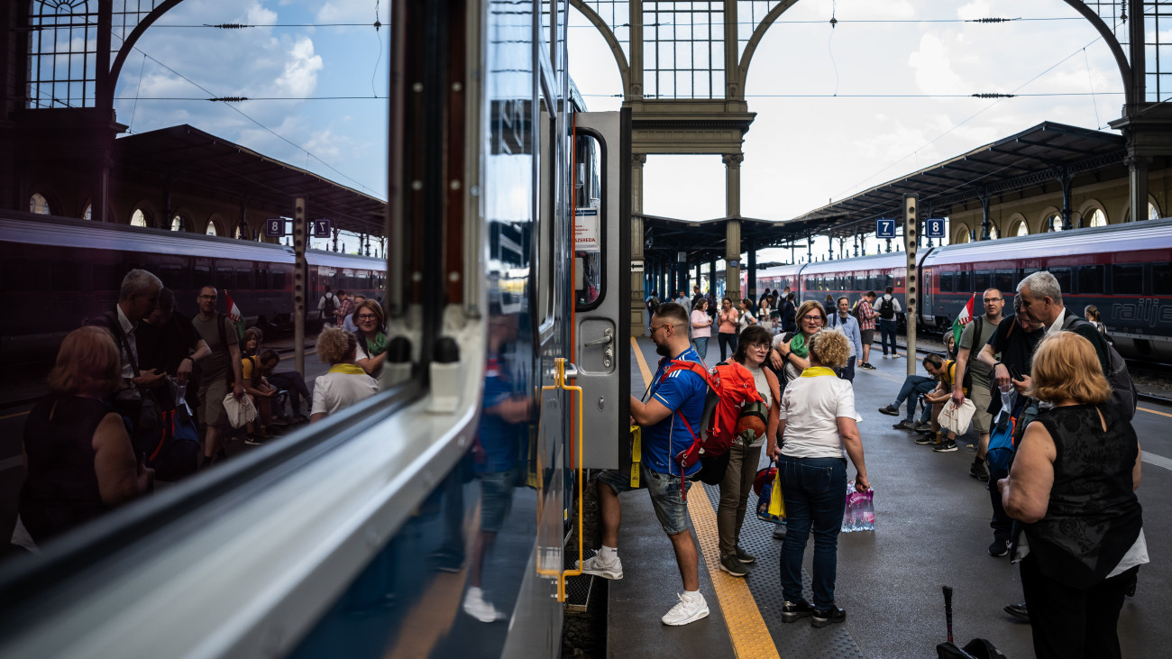 Zarándokok indultak Budapestről Csíksomlyóra