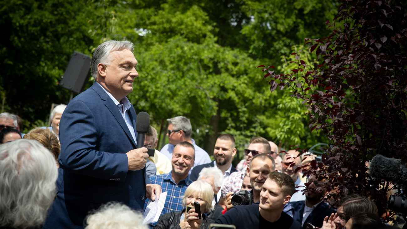 Orbán Viktor a Békemeneten beszél - percről percre
