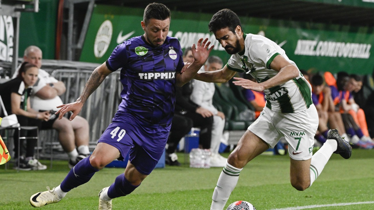 Mohamed Ali Ben Romdhane, az FTC (j) és Branko Pauljevic, az Újpest játékosa az OTP Bank Liga 33., utolsó fordulójában játszott Ferencvárosi TC-Újpest FC mérkőzésen a Groupama Arénában 2024. május 19-én.