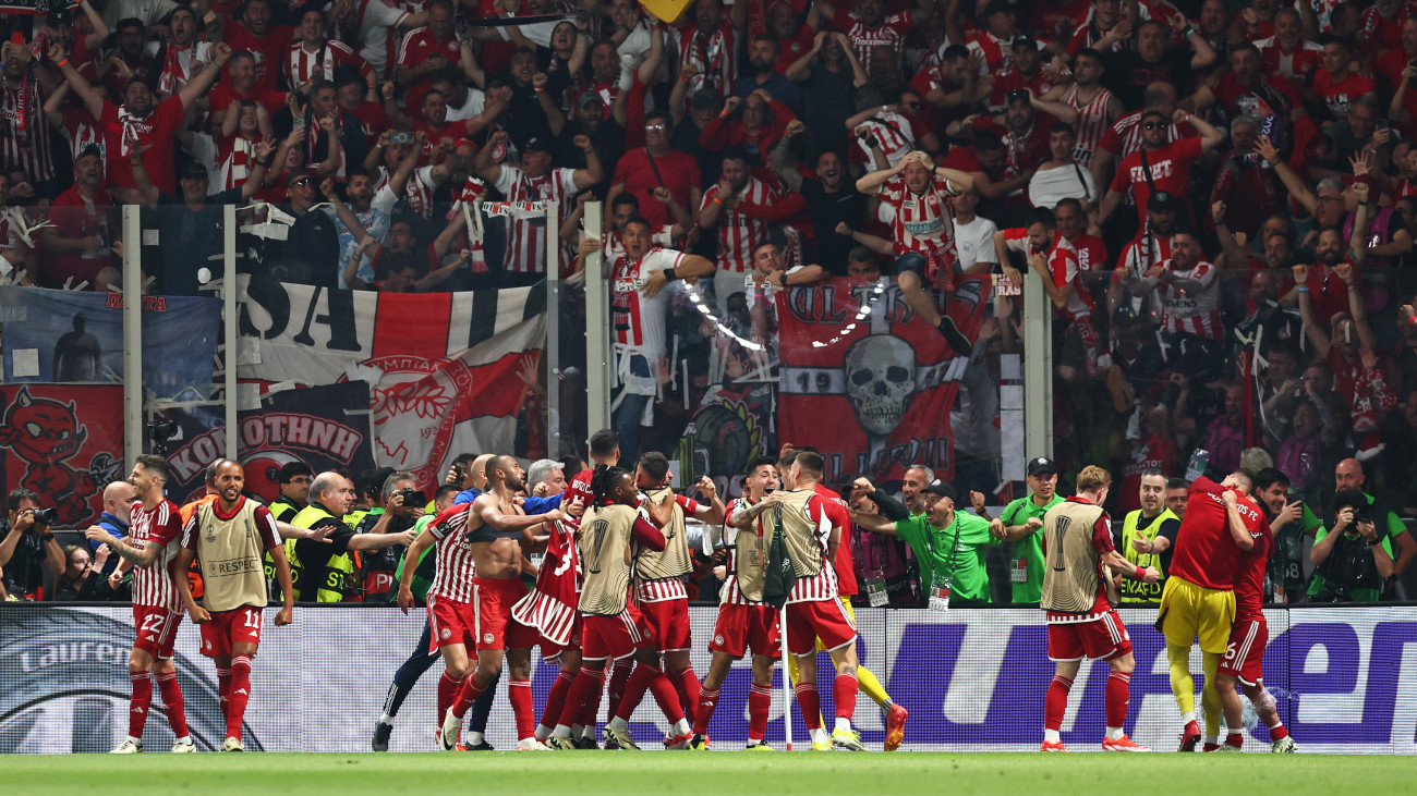 ATHENS, GREECE - MAY 29: Ayoub El Kaabi of Olympiacos celebrates scoring his teams first goal with teammates during the UEFA Europa Conference League 2023/24 final match between Olympiacos FC and ACF Fiorentina at AEK Arena on May 29, 2024 in Athens, Greece. (Photo by Francois Nel/Getty Images)
