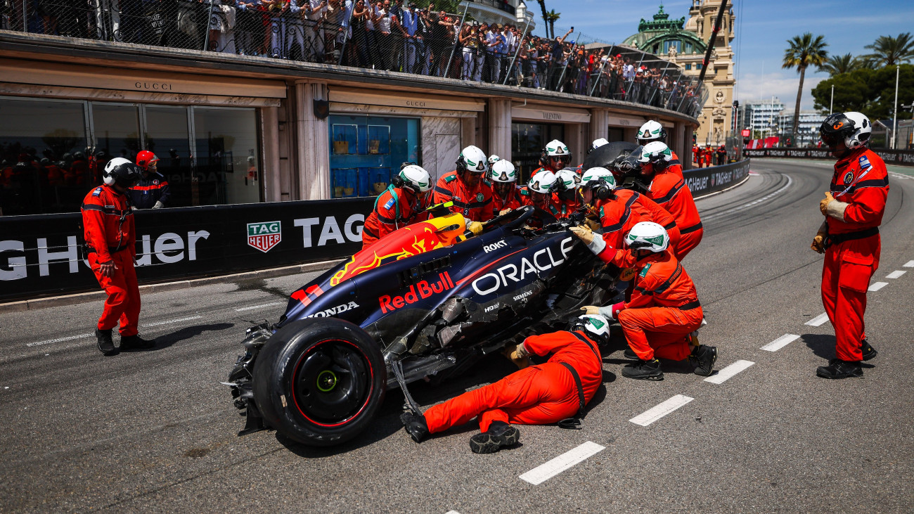 MONTE-CARLO, MONACO - MAY 26: Sergio Perez of Mexico and Oracle Red Bull Racings car attended to by the stewards after crashing on lap one during the F1 Grand Prix of Monaco at Circuit de Monaco on May 26, 2024 in Monte-Carlo, Monaco. (Photo by Kym Illman/Getty Images)