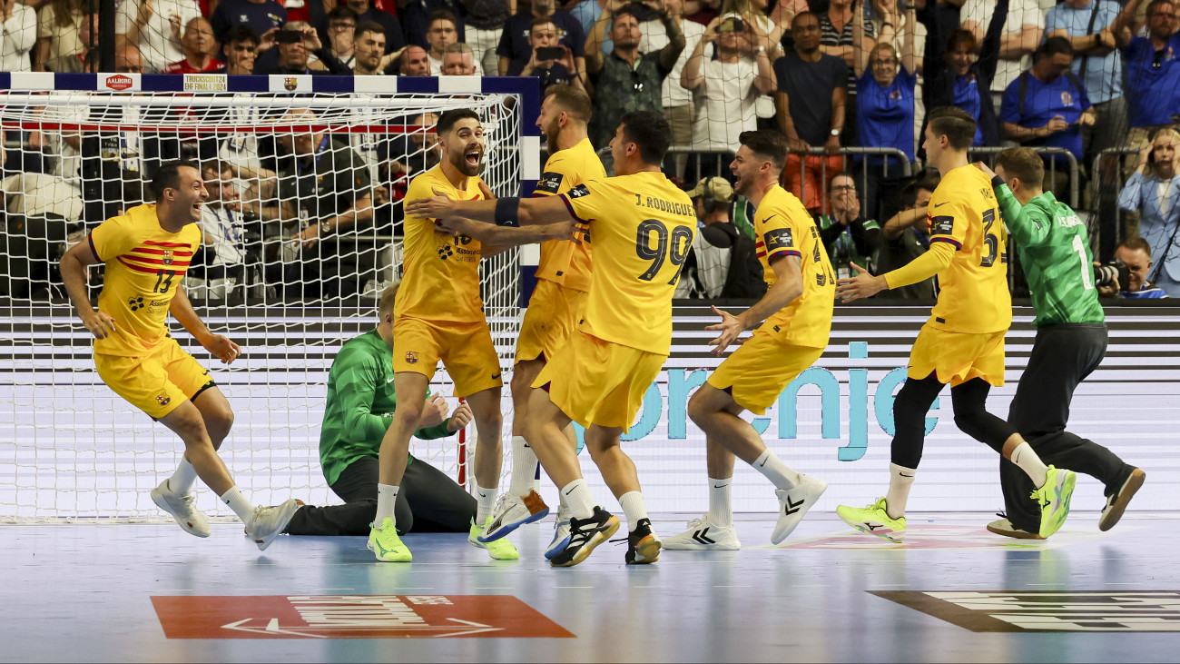 COLOGNE, GERMANY - JUNE 9: The FC Barcelona players celebrate after winning the EHF Final4 Men Champions League final match between Aalborg Handbold and FC Barcelona at Lanxess Arena on June 9, 2024 in Cologne, Germany. (Photo by Marco Steinbrenner/DeFodi Images via Getty Images)