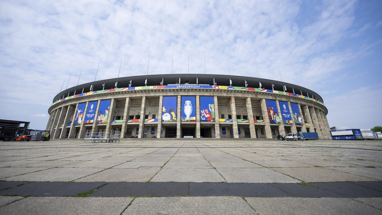 A berlini Olimpiai Stadion a sajtóbejárás napján, 2024. június 7-én. A stadion hat mérkőzésnek, köztük az egyik nyolcaddöntőnek és a döntőnek ad majd otthont a 2024-es labdarúgó-Európa-bajnokság idején. A tornát 2024. június 14. és július 14. között rendezik Németországban.