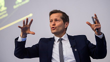 Magyar Péter: a kormány felbontja a Krausz Ferenc alapítványával kötött 261 milliárd forintos szerződést