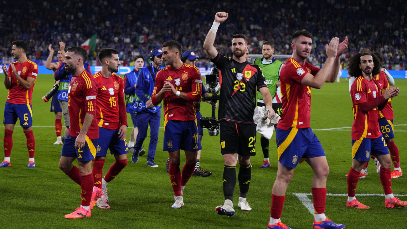 Spanyol győzelem és a továbbjutás a B csoport rangadóján
