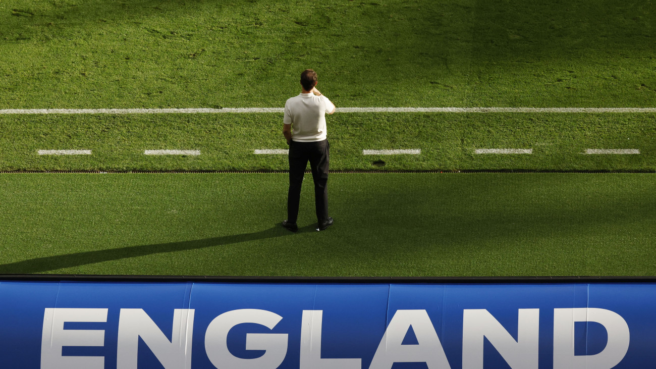 Gareth Southgate angol szövetségi kapitány a németországi labdarúgó Európa-bajnokság C csoportjának második fordulójában játszott Dánia-Anglia mérkőzésen a frankfurti Waldstadionban 2024. június 20-án. A találkozó 1-1-es döntetlennel végződött.