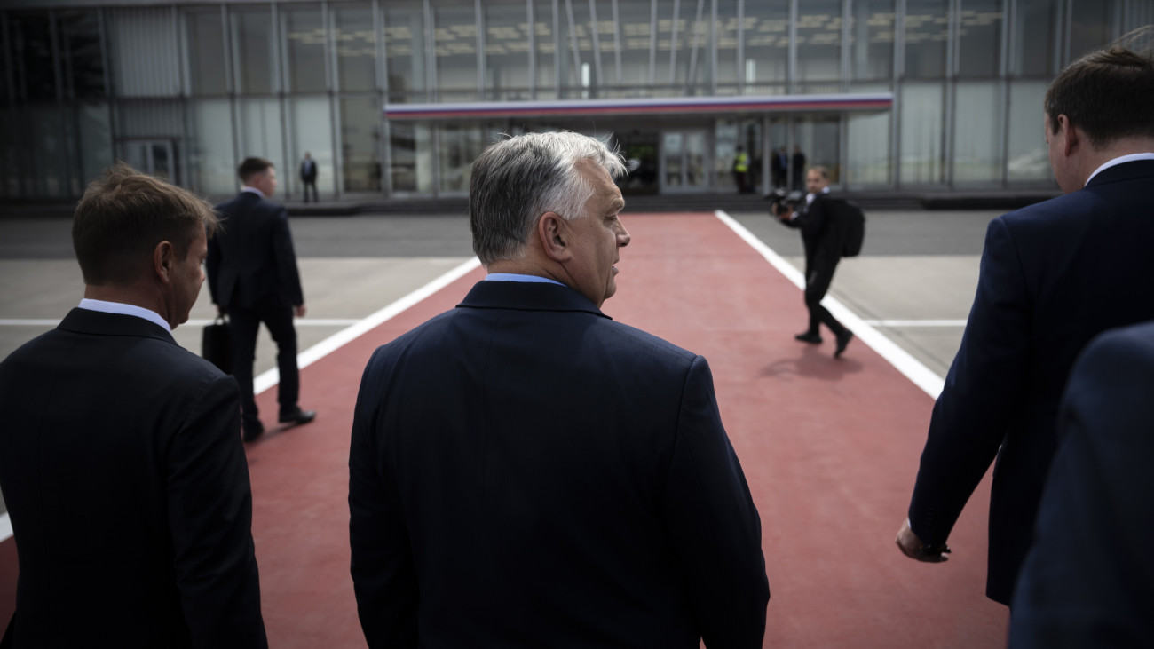 Megérkezett Moszkvába Orbán Viktor