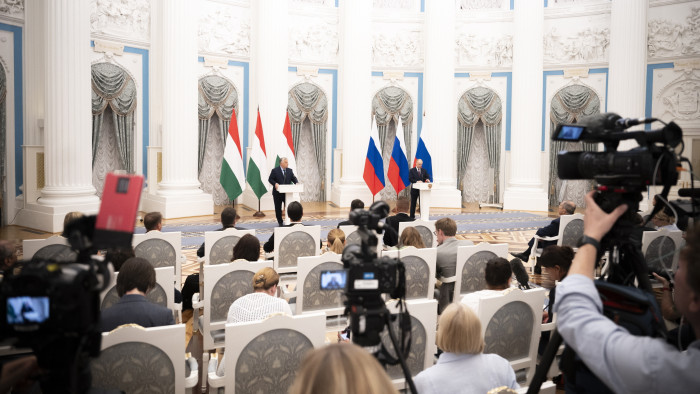 Orbán Viktor Moszkvában: „azt akarta megtudni, merre van a békéhez vezető legrövidebb út”