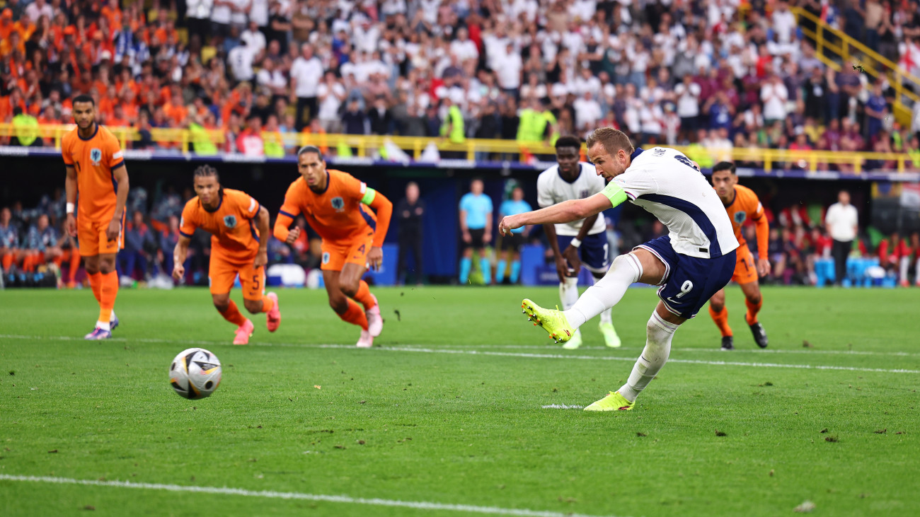 DORTMUND, GERMANY - JULY 10: Harry Kane of England scores a penalty goal to make it 1-1 during the UEFA EURO 2024 semi-final match between Netherlands and England at Football Stadium Dortmund on July 10, 2024 in Dortmund, Germany. (Photo by Robbie Jay Barratt - AMA/Getty Images)