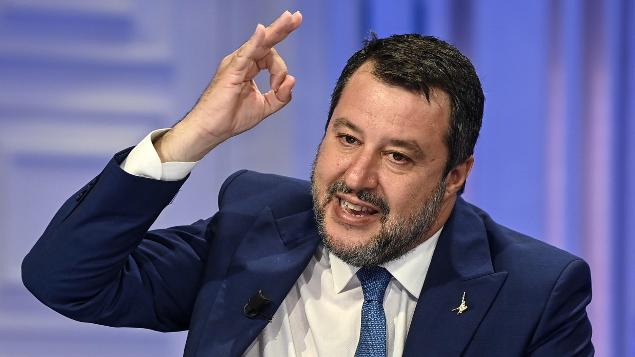 Matteo Salvini, a Liga olasz kormánypárt elnöke az olasz közszolgálati televízió, a Rai Uno Porta a Porta című műsorában Rómában 2022. június 15-én.