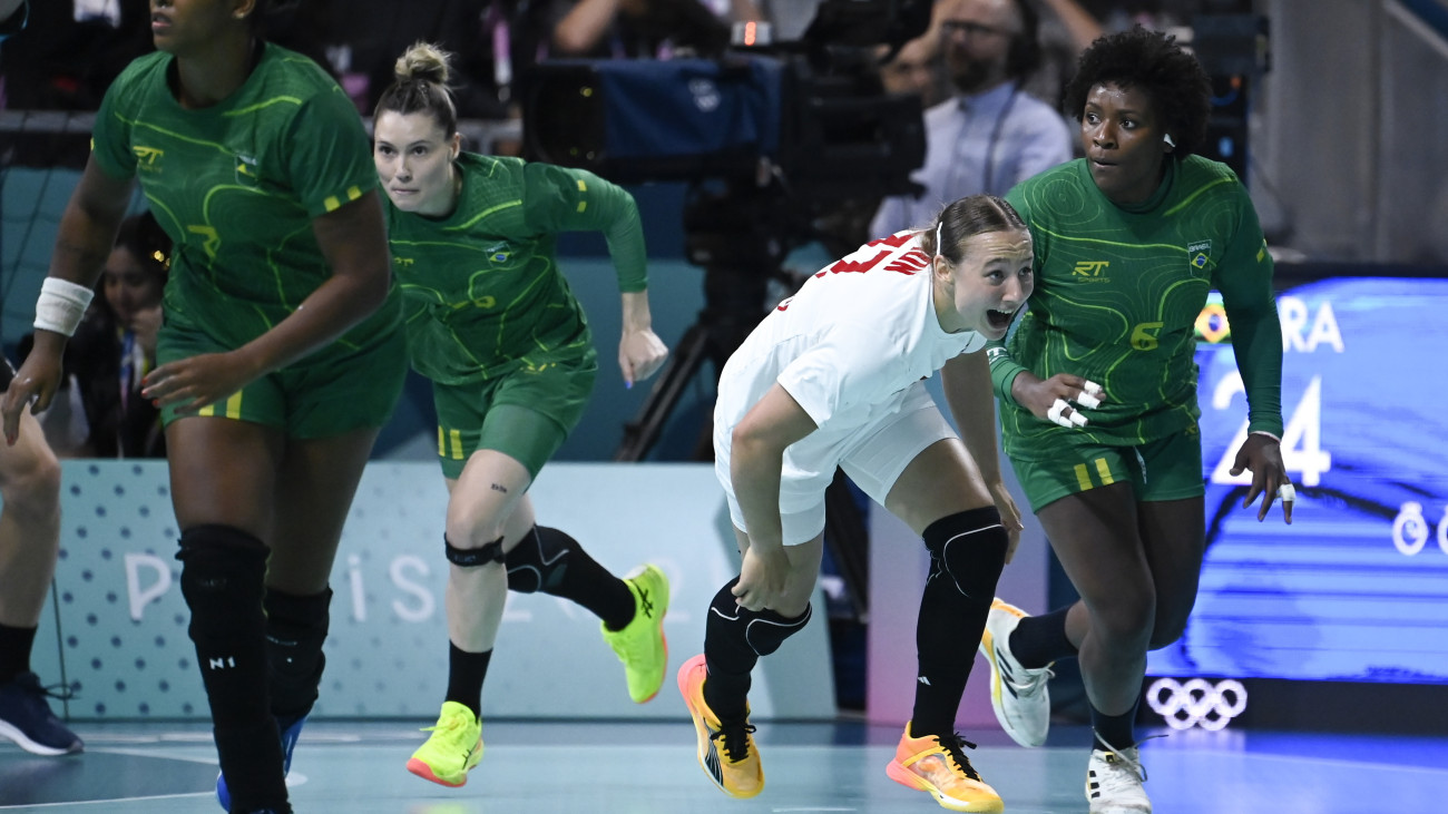 Simon Petra (j2) a 2024-es párizsi nyári olimpia női kézilabdatornájának B csoportjában játszott Magyarország - Brazília mérkőzésen a Dél-párizsi Arénában 2024. július 28-án. A magyar válogatott 25-24-re győzött.