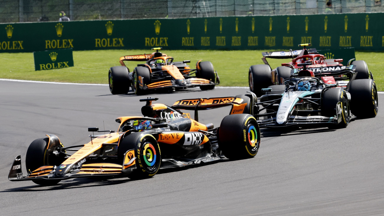 Oscar Piastri, a McLaren ausztrál versenyzője a Forma-1-es autós gyorsasági világbajnokság Belga Nagydíján a spa-francorchampsi pályán 2024. július 28-án.