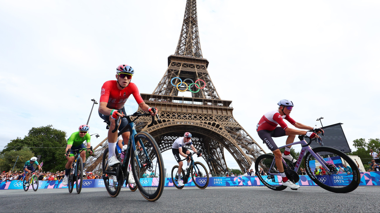 PARIS, FRANCE - AUGUST 03: (L-R) Jan Tratnik of Team Slovenia, Attila Valter of Team Hungary, Matteo Jorgenson of Team The United States, Stefan Kung of Team Switzerland compete with the Eiffel Tower in the background during the Mens Road Race on day eight of the Olympic Games Paris 2024 at trocadero on August 03, 2024 in Paris, France. (Photo by Buda Mendes/Getty Images)