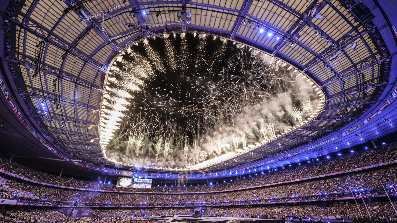 Tűzijáték  a 2024-es párizsi nyári olimpia záróünnepségén a Stade de France-ban 2024. augusztus 12-én.